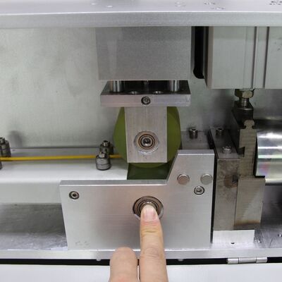 CLX-96 Automatyczna maszyna do cięcia kabli światłowodowych o prędkości 1,6-2,1 m/s dla przewodów patch 0,9 mm-6 mm i interfejsu dotykowego